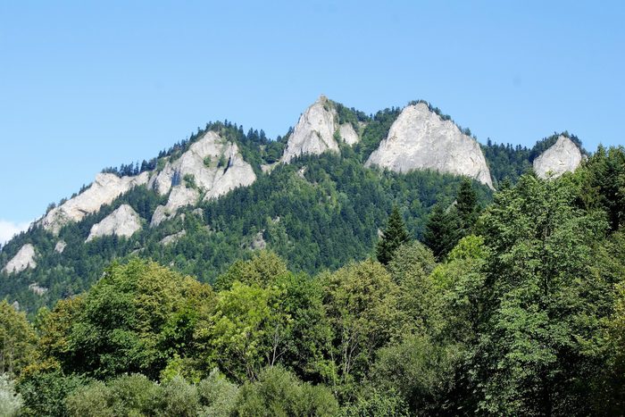 Vápencový masív Troch korún (982 m) nad Dunajcom